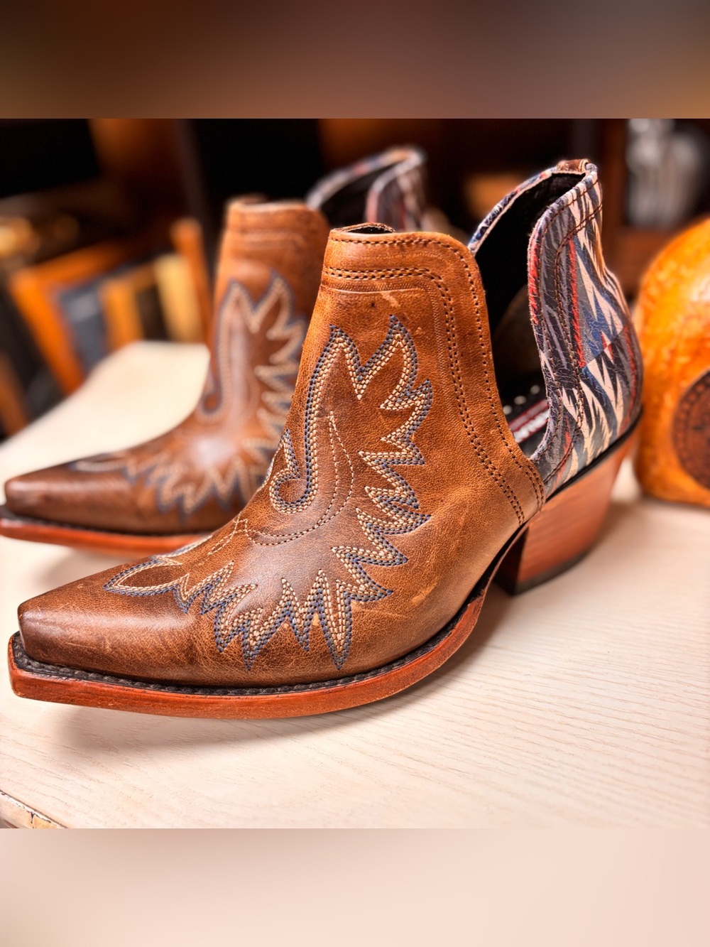 Ariat® Ladies Dixon Chimayo New Mexico & Fiery Tan Booties 10042579-Sz 6.5B  EUC